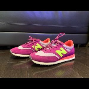 Selling new balance original sneakers.